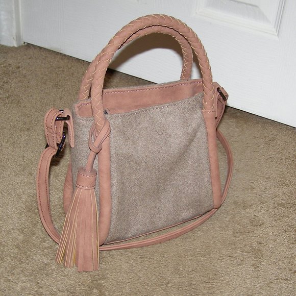 NEW Cute DANIELLE NICOLE Crossbody Bag w/Tassel - Picture 1 of 13